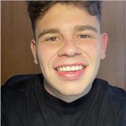 Soy un estudiante de Administración y Dirección de Empresas en la Universidad de Barcelona con una formación básica muy buena y una gran habilidad para aprender y adaptarme ante nuevas situaciones. 
Además, tengo experiencia cuidando niños y me encantan!